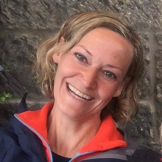 Bildet kan inneholde: person, smil, øyenbryn, ansikt, lykke.